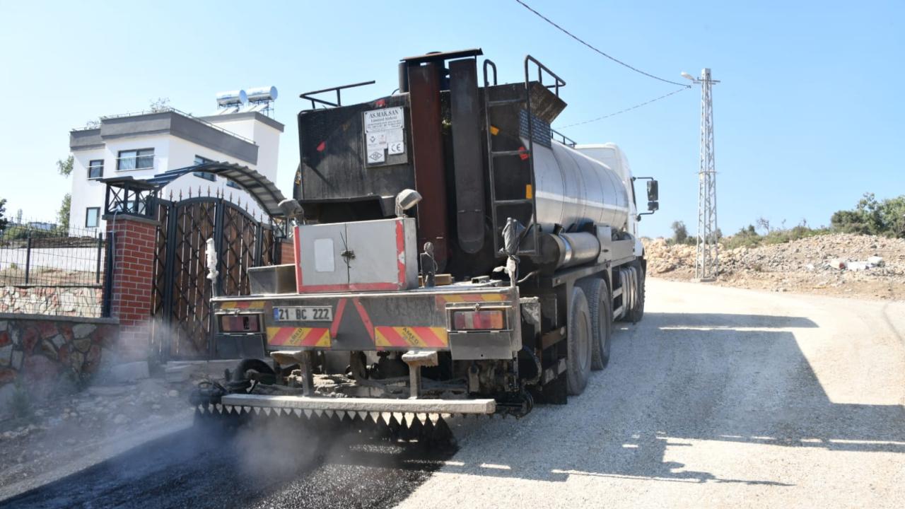 Yenişehir Belediyesiyle kırsal mahallelerin de yol sorununu çözüyor