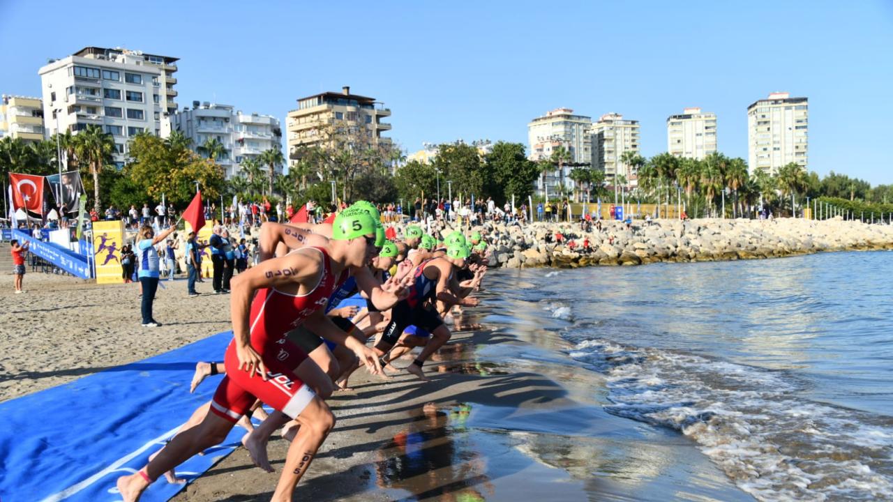 25 ülkeden 280 sporcu Yenişehir Avrupa Triatlon Kupası’nda mücadele etti