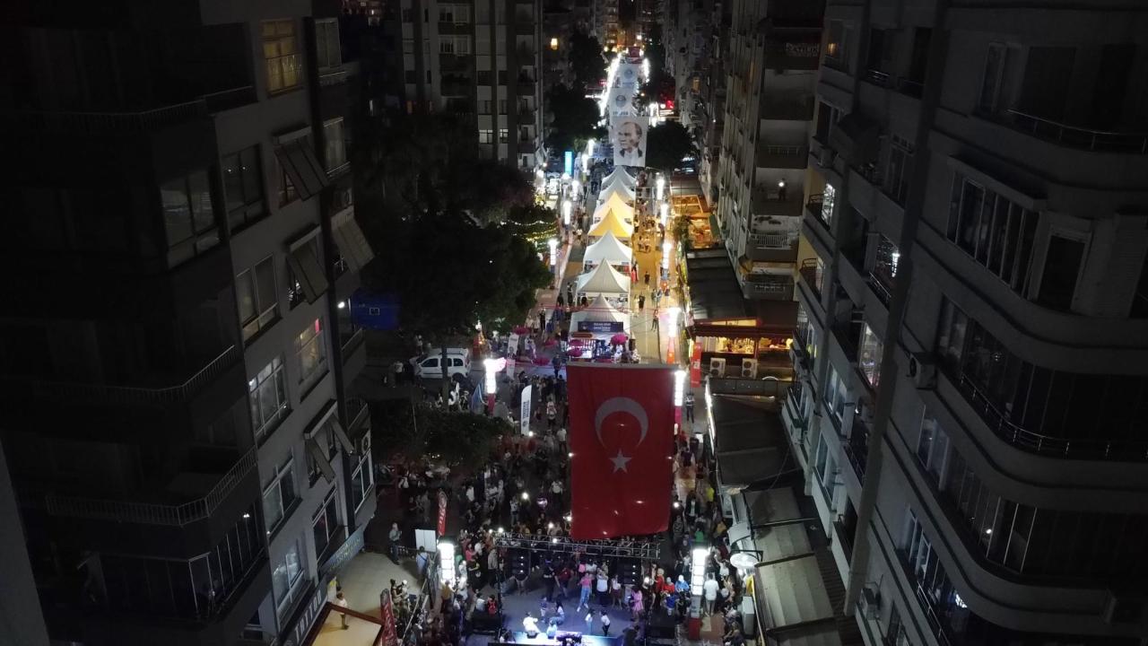 Mersinliler 5. Mersin Kushimoto Sokağı Sokak Sanatçıları Festivali’ne yoğun ilgi gösterdi