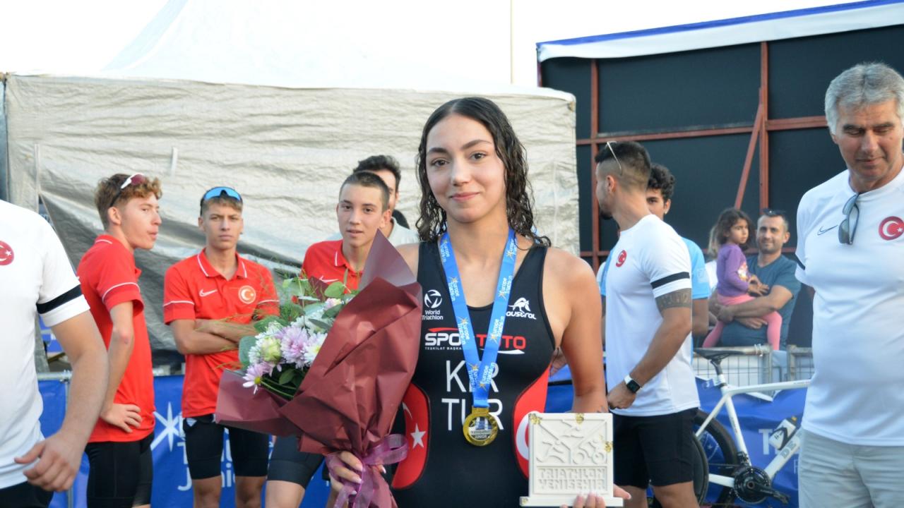 Yenişehir Avrupa Triatlon Kupası'nda milli triatlet Selinay Tuğçe Kır altın madalya kazandı