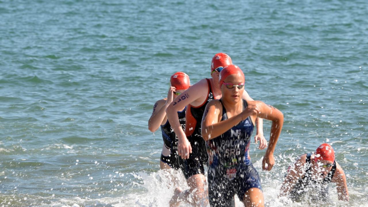 Yenişehir Avrupa Triatlon Kupası'nda milli triatlet Selinay Tuğçe Kır altın madalya kazandı