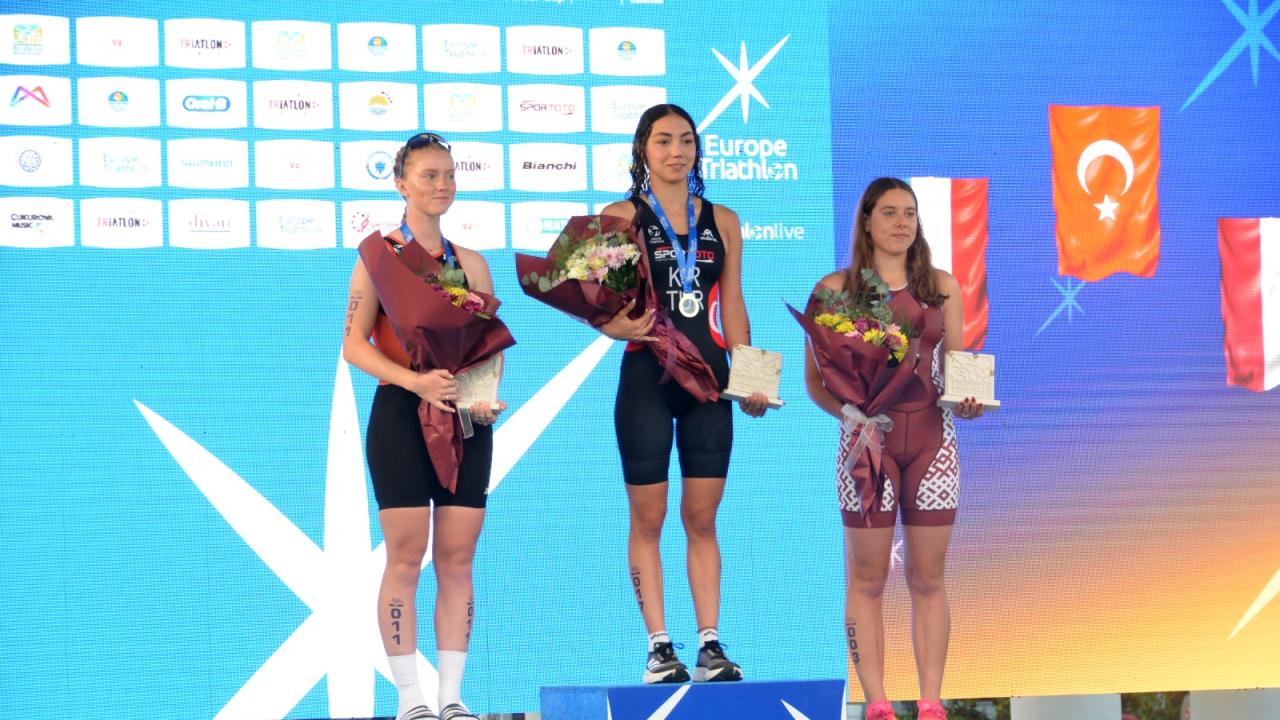 Yenişehir Avrupa Triatlon Kupası'nda milli triatlet Selinay Tuğçe Kır altın madalya kazandı