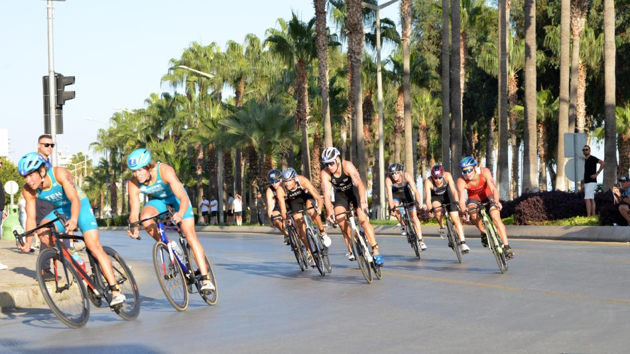 Yenişehir Avrupa Triatlon Kupası'nda milli triatlet Selinay Tuğçe Kır altın madalya kazandı