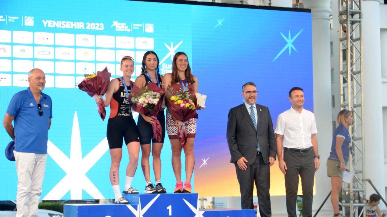 Yenişehir Avrupa Triatlon Kupası'nda milli triatlet Selinay Tuğçe Kır altın madalya kazandı