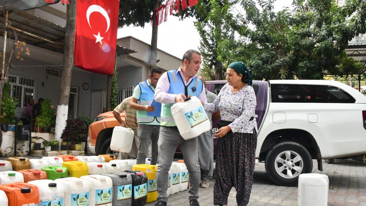 Yenişehir Belediyesi organik solucan gübresi dağıtımını sürdürüyor