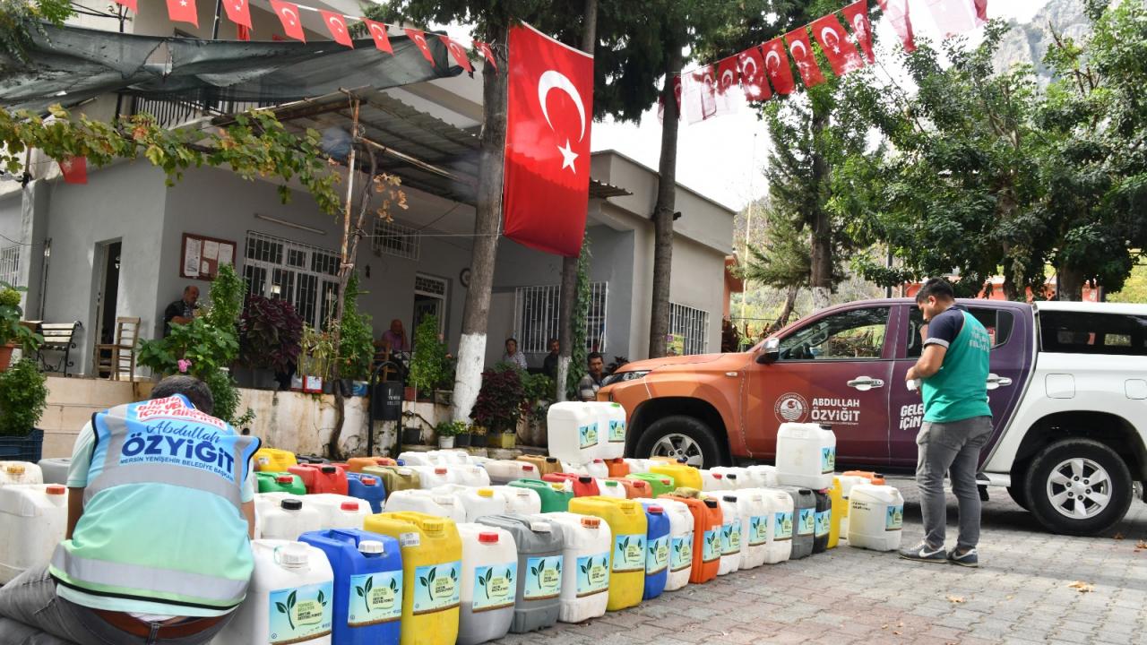 Yenişehir Belediyesi organik solucan gübresi dağıtımını sürdürüyor