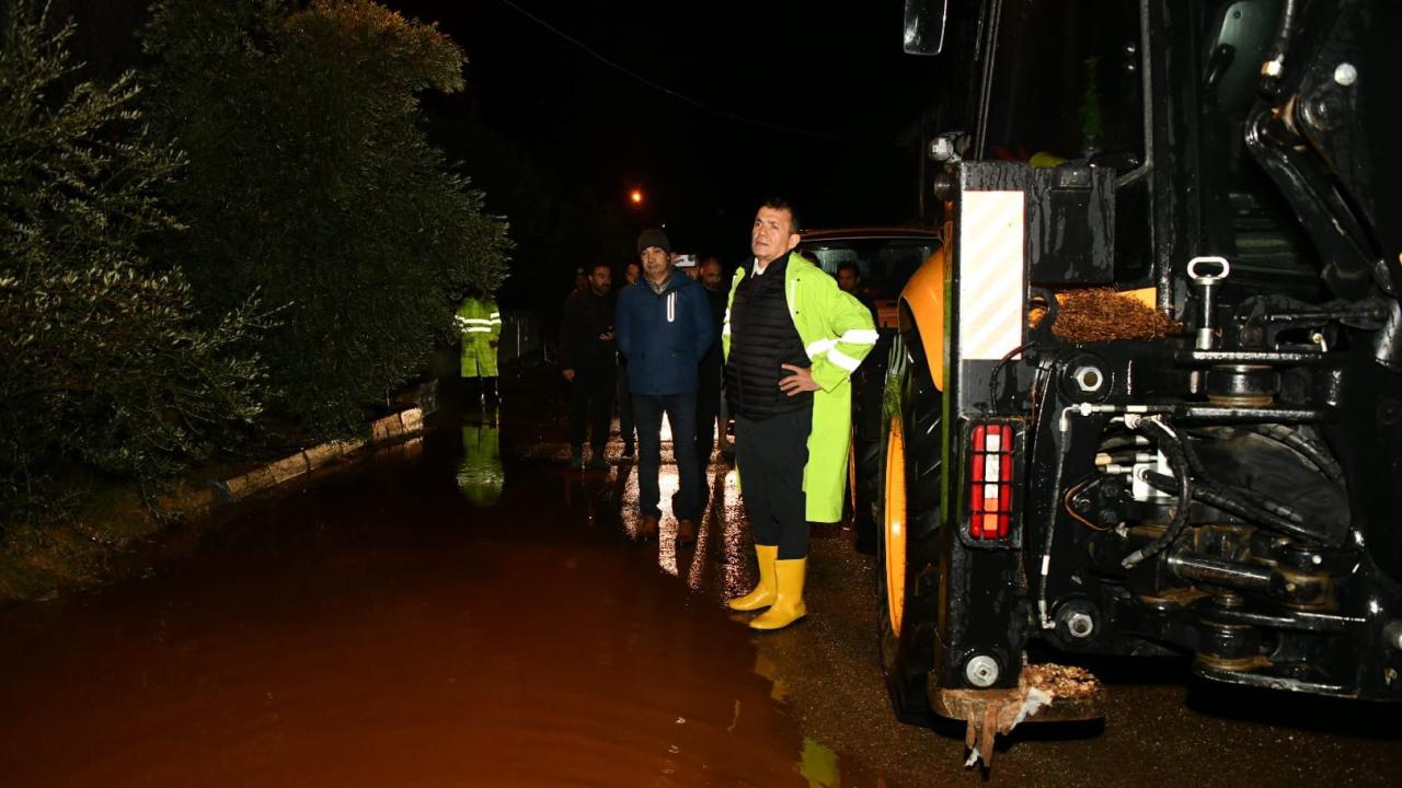 Başkan Abdullah Özyiğit, gece boyunca çalışmaları yerinde inceledi