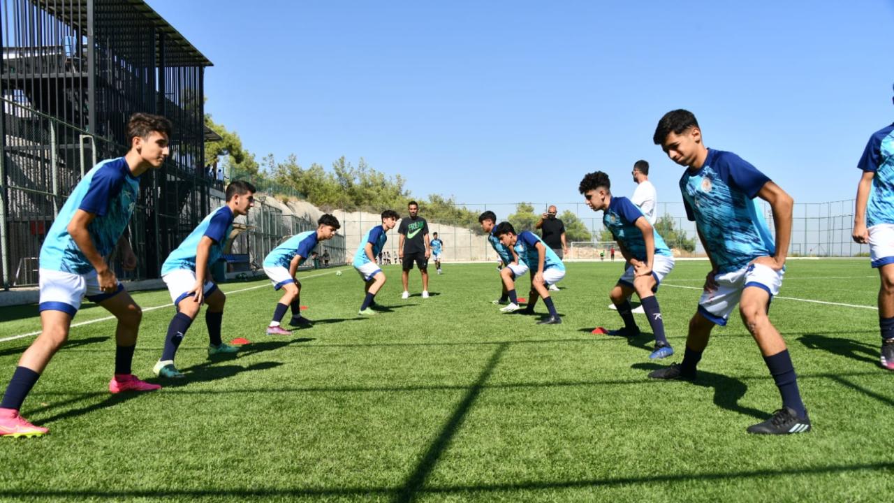 Yenişehir Belediyesi U16 Futbol Takımı namağlup lider