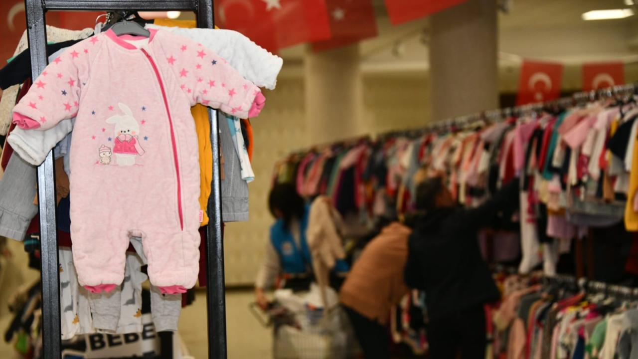 Yenişehir Belediyesi Giysi Evi ile sosyal yardımlarını sürdürüyor