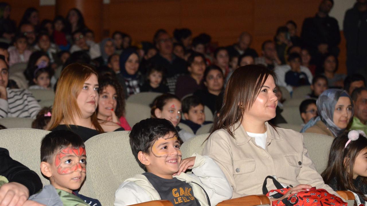 Yenişehir Belediyesinin çocuk oyunları festivaline yoğun ilgi 