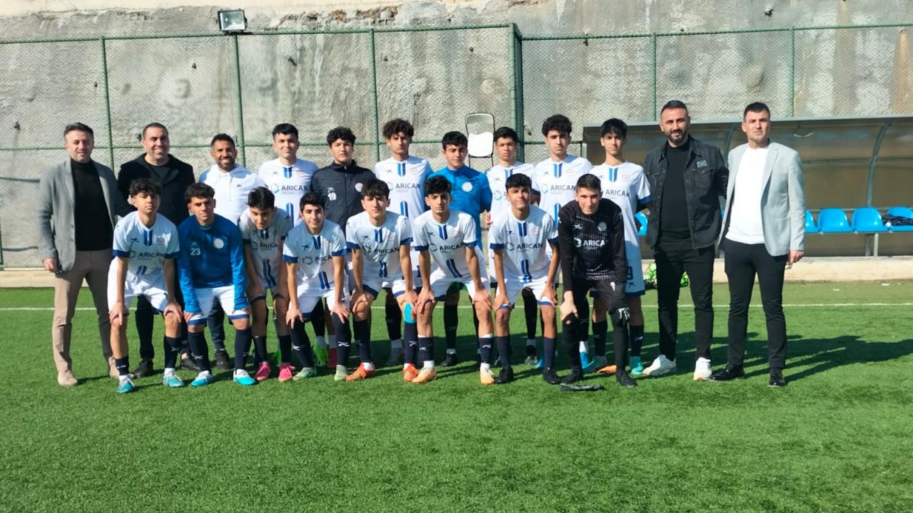 Selçuk Şahin, Yenişehir Belediyesi U16 Futbol Takımı’nın maçını izledi