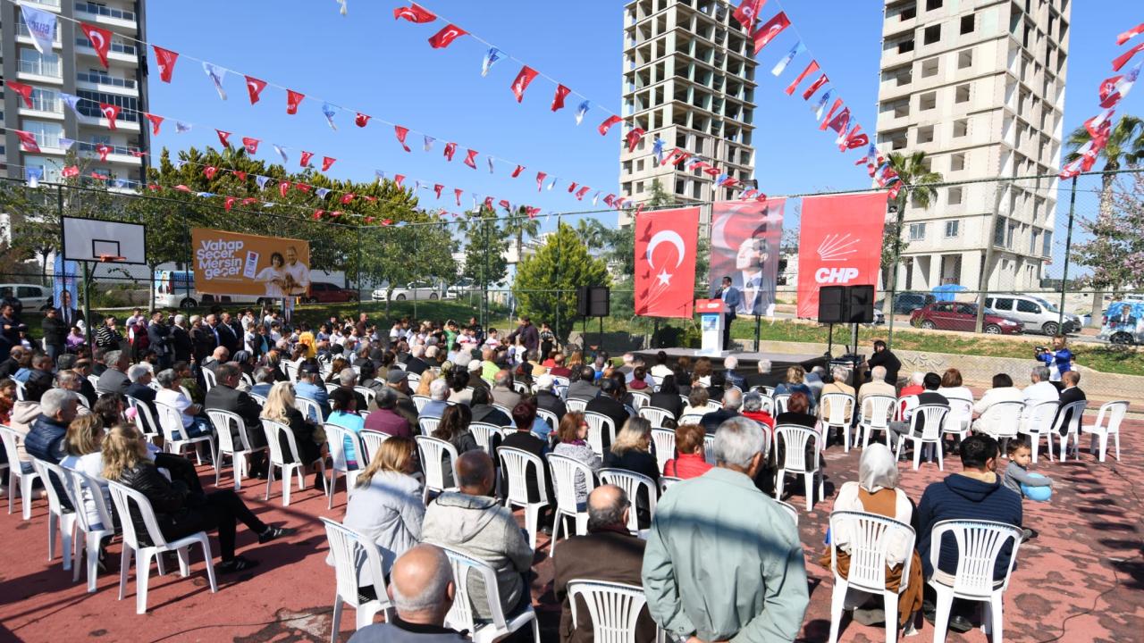 Başkan Özyiğit, mahalle mahalle gezerek projelerini Yenişehirlilerle paylaşıyor