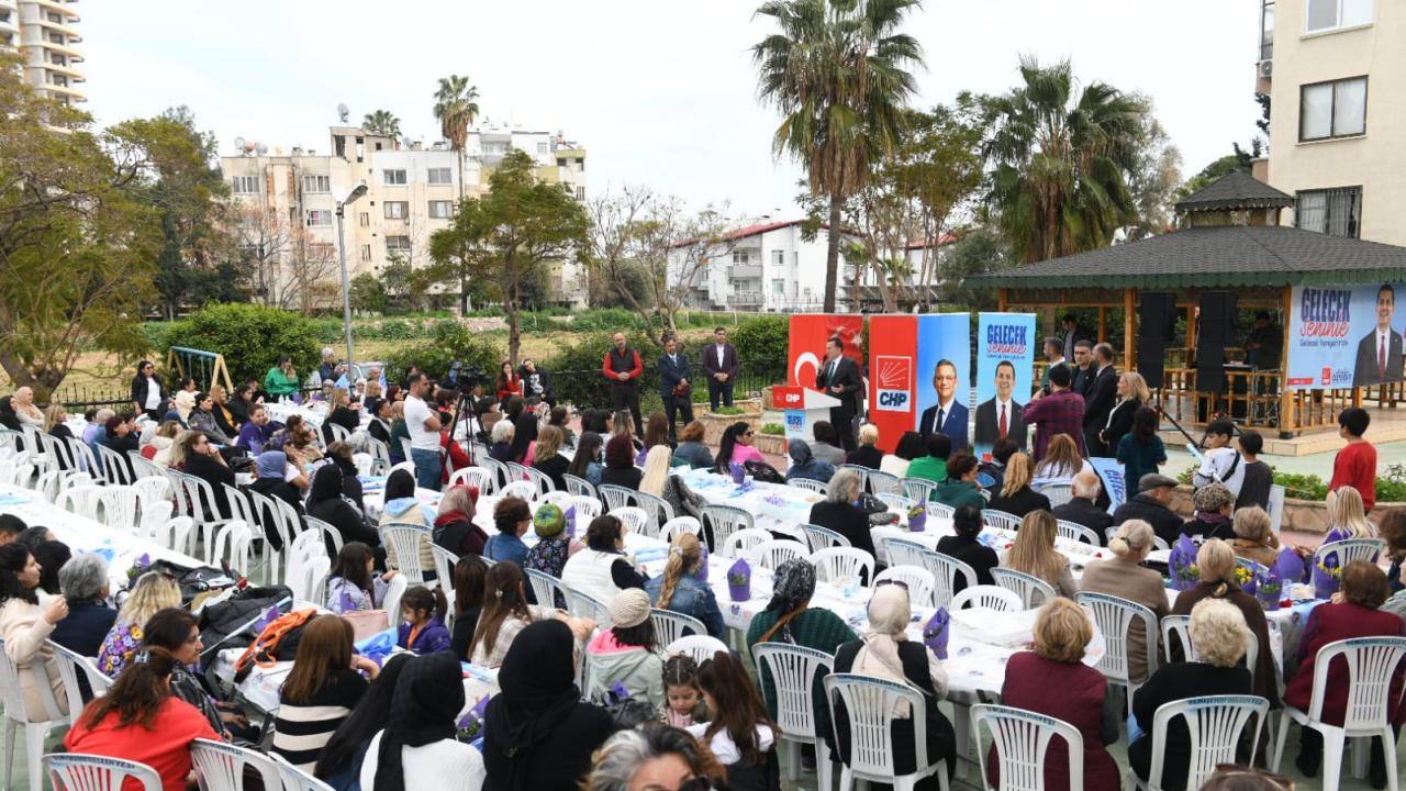 Başkan Özyiğit, merkez ve kırsal mahallelerde kadınlarla buluştu