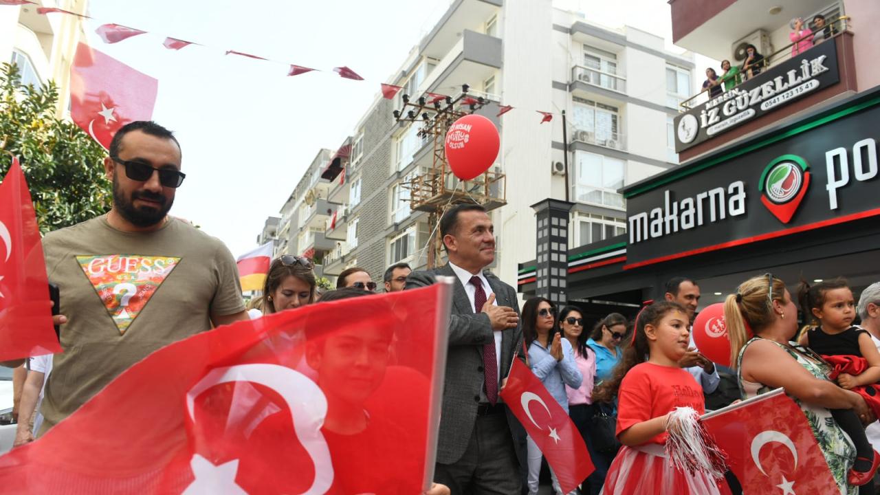 Dünya çocukları 23 Nisan’ı Yenişehir sokaklarında kutladı