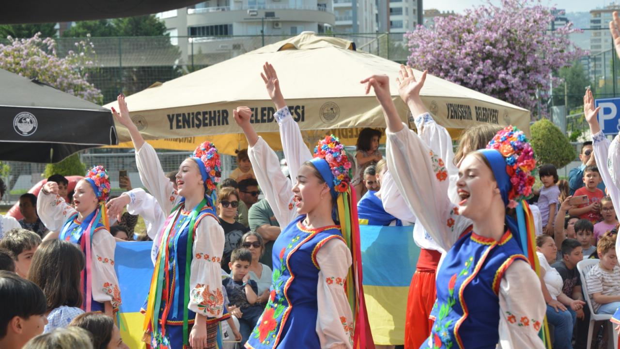 Dünya çocukları Yenişehir Belediyesinin 23 Nisan kutlamalarında buluştu