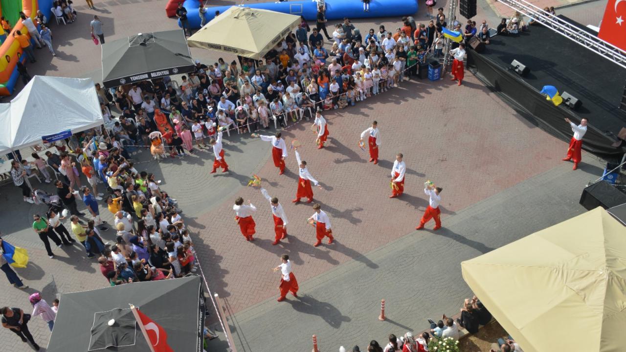 Dünya çocukları Yenişehir Belediyesinin 23 Nisan kutlamalarında buluştu