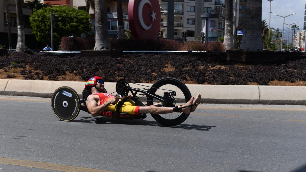 Yenişehir’deki Dünya Paratriatlon Kupası’nda tarih yazıldı