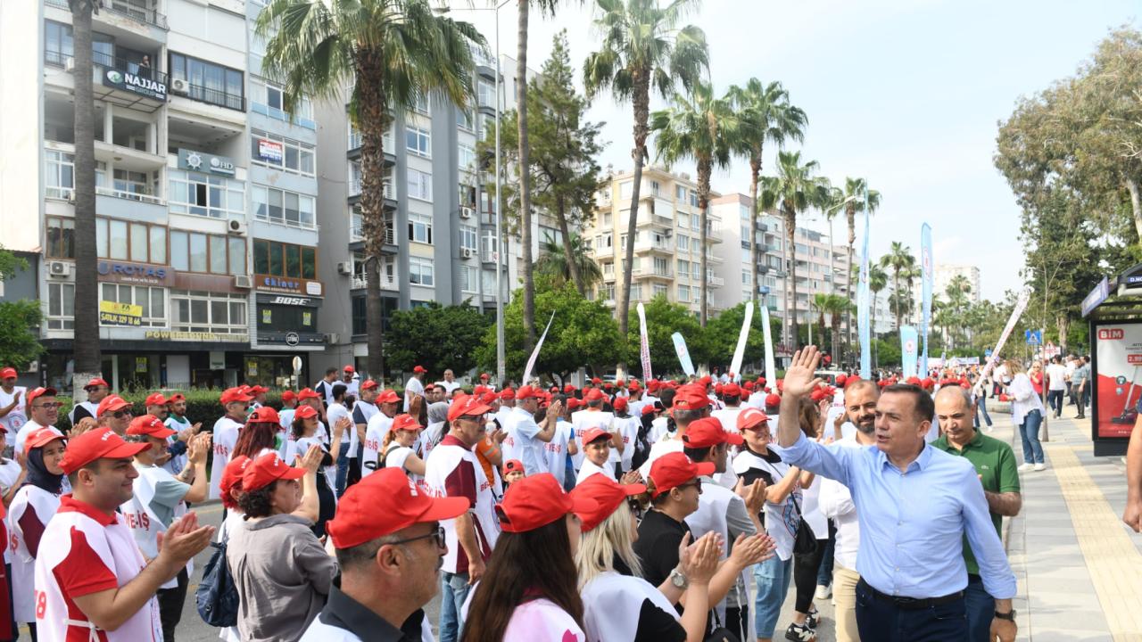 Başkan Abdullah Özyiğit, 1 Mayıs’ta işçilerle yan yana yürüdü