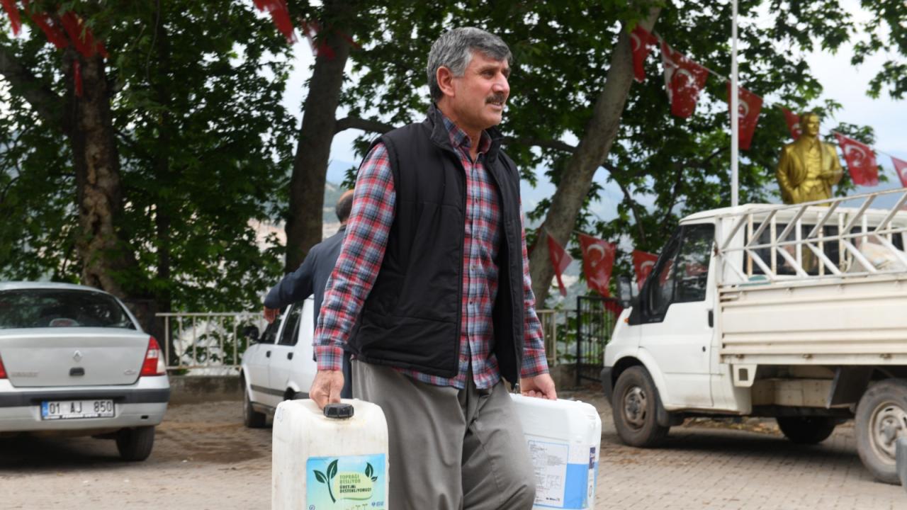 Yenişehir Belediyesi ürettiği organik solucan gübresini çiftçilere ulaştırıyor