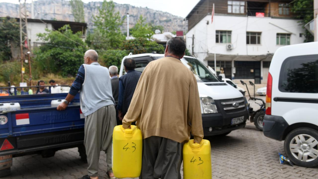 Yenişehir Belediyesi ürettiği organik solucan gübresini çiftçilere ulaştırıyor