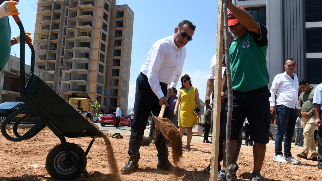 Yenişehir Belediyesi ağaçlandırma çalışmalarını sürdürüyor