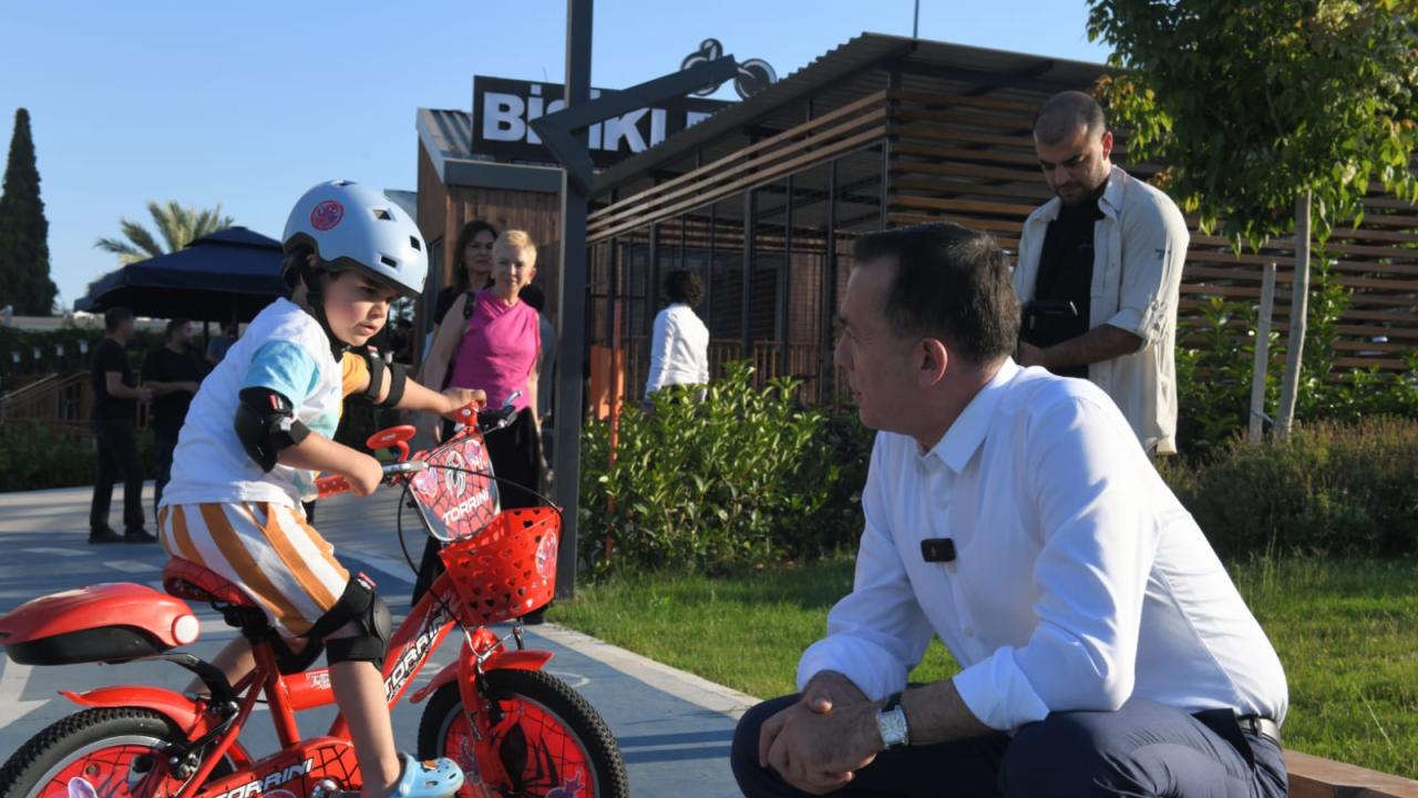 Başkan Özyiğit, Yenişehir Belediyesi Bisiklet Eğitim Parkı’nı gezdi