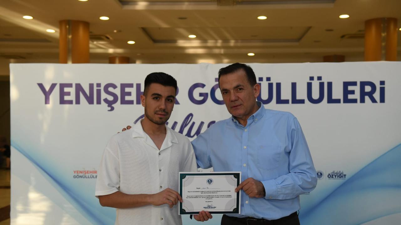 Başkan Abdullah Özyiğit, Yenişehir Gönüllüleri ile buluştu 