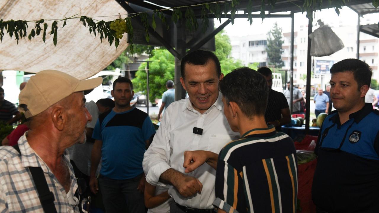 Başkan Abdullah Özyiğit, Aydınlıkevler’de semt pazarını gezdi