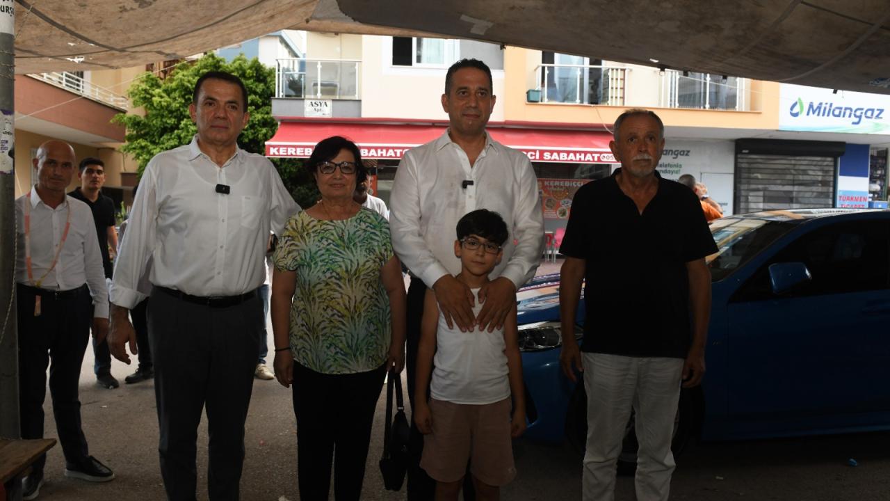 Başkan Abdullah Özyiğit, Aydınlıkevler’de semt pazarını gezdi