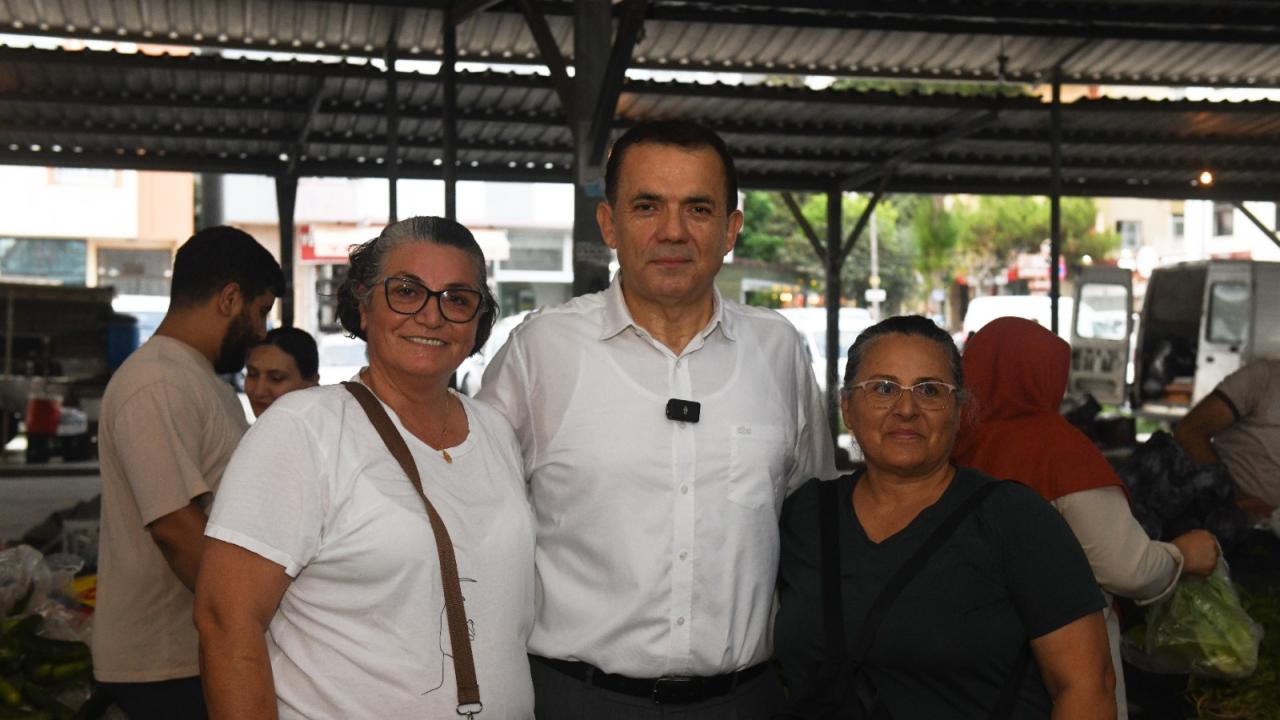 Başkan Abdullah Özyiğit, Aydınlıkevler’de semt pazarını gezdi