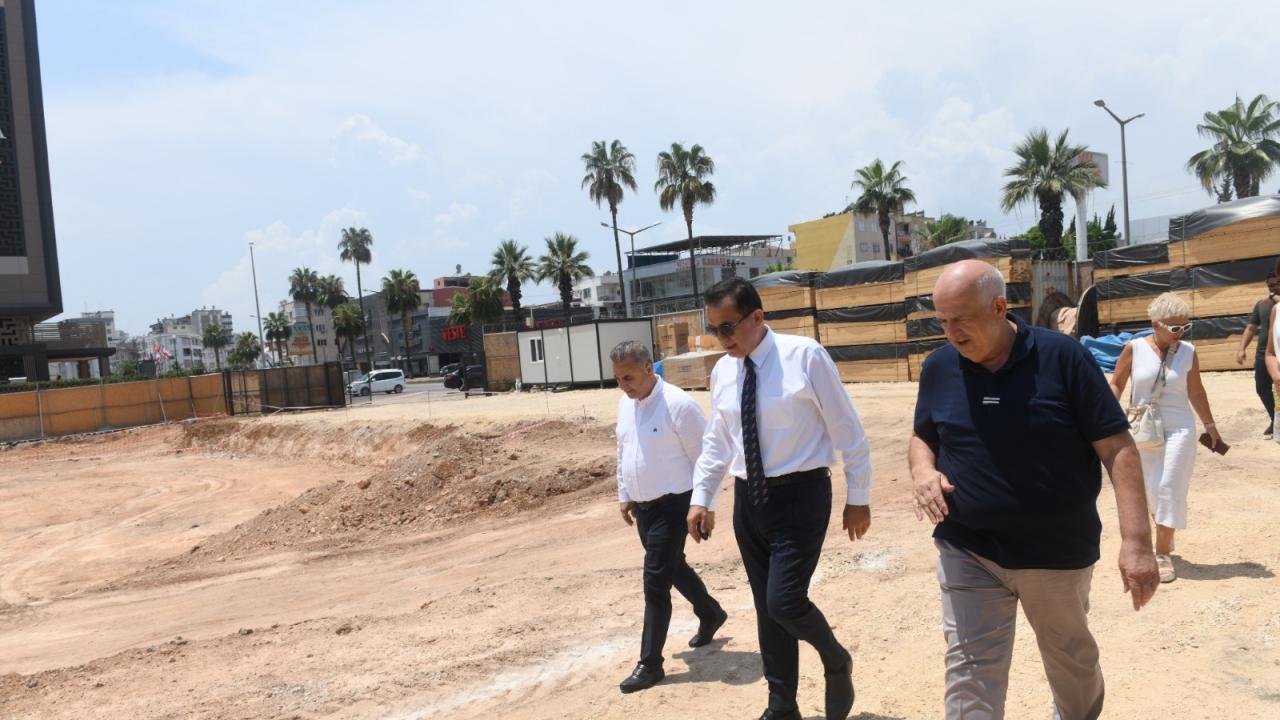 Başkan Abdullah Özyiğit, kent kütüphanesinin inşaat alanını inceledi