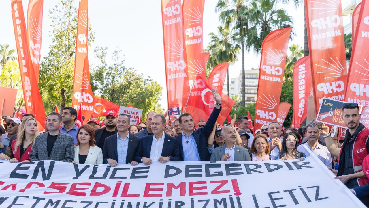 Başkan Abdullah Özyiğit, 1 Mayıs’ta emekçilerle yürüdü