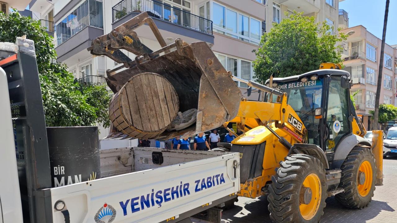 Yenişehir Belediyesi kaldırım ve yol işgallerine geçit vermiyor