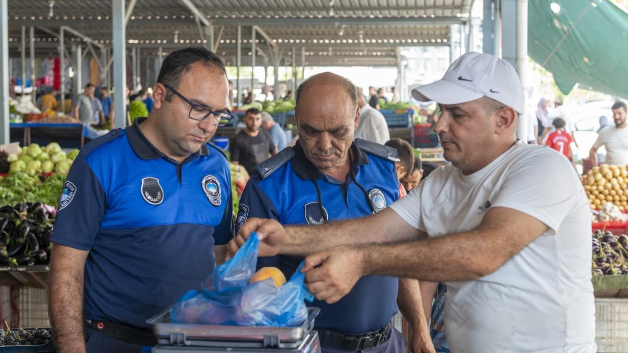 Yenişehir Belediyesi semt pazarlarında denetimlerini sürdürüyor