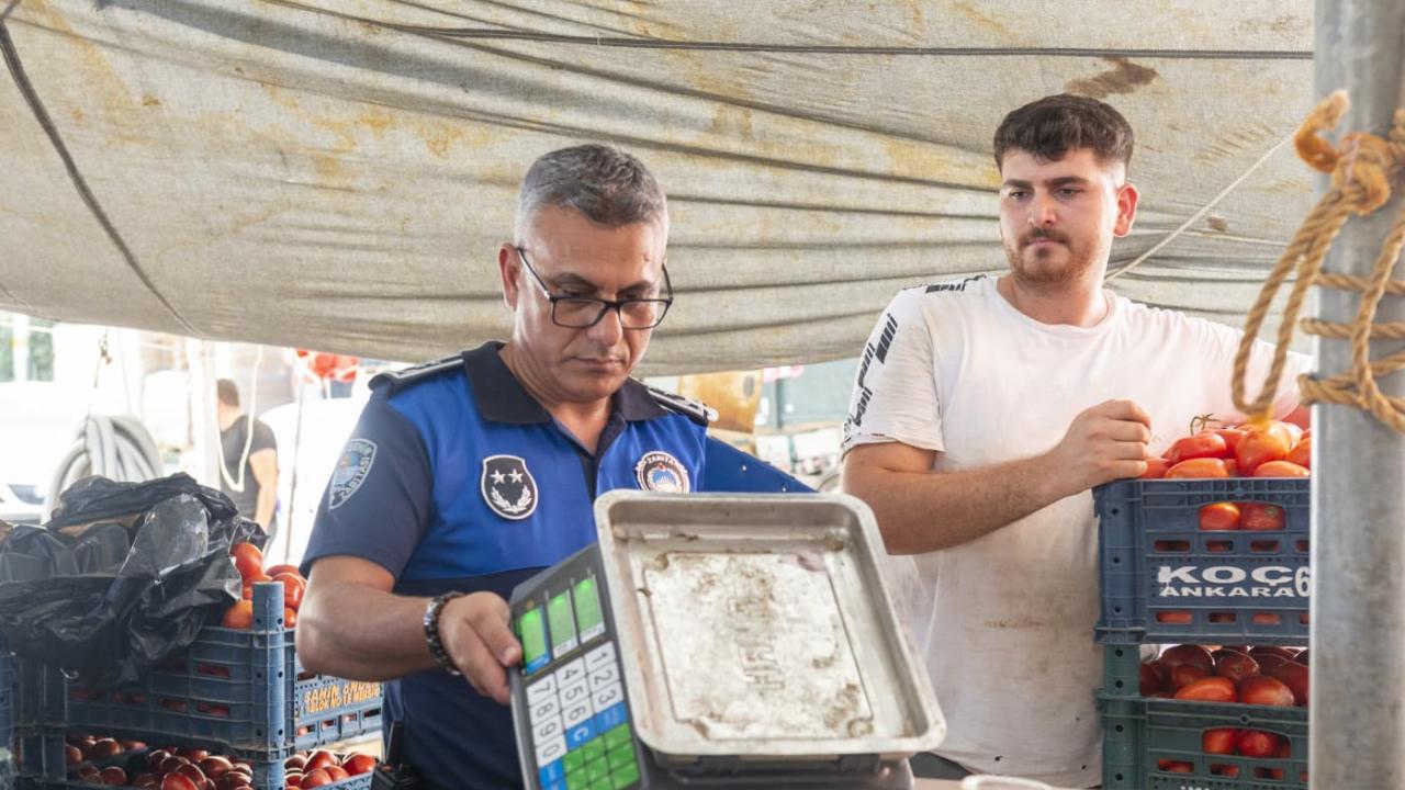 Yenişehir Belediyesi semt pazarlarında denetimlerini sürdürüyor