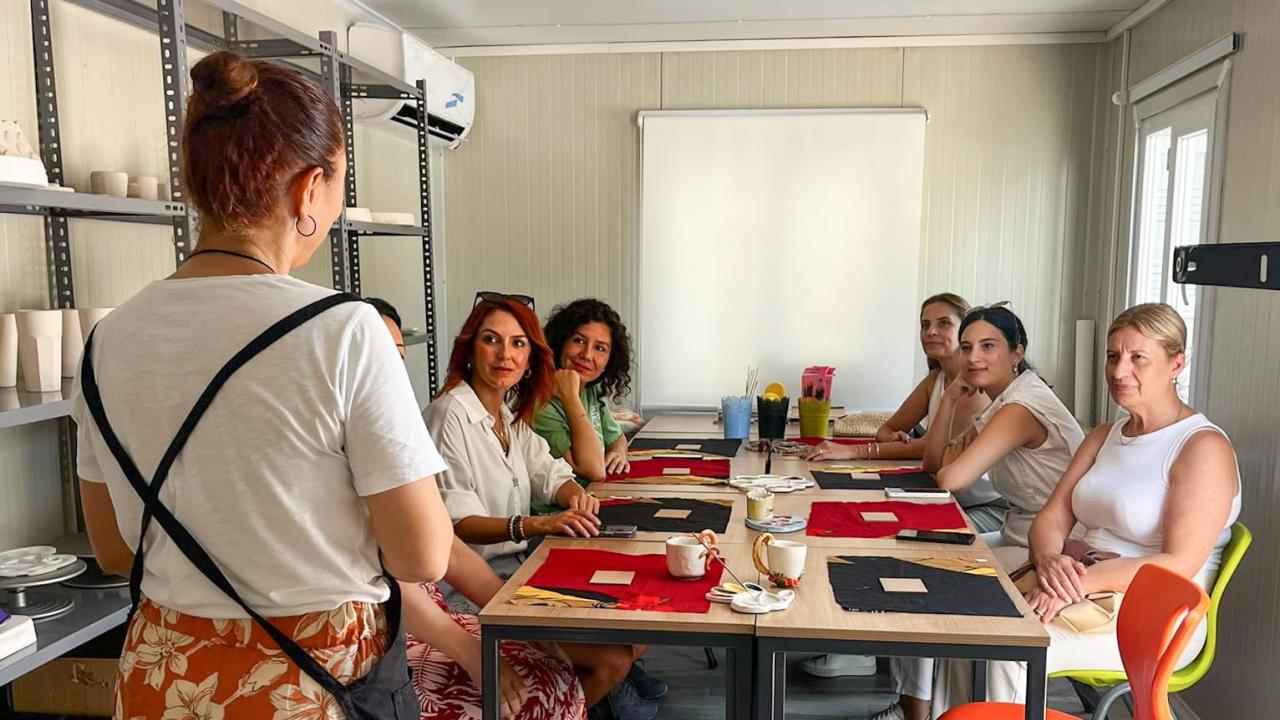 Yenişehir Belediyesinden kadınlara yönelik seramik sanatı eğitimi