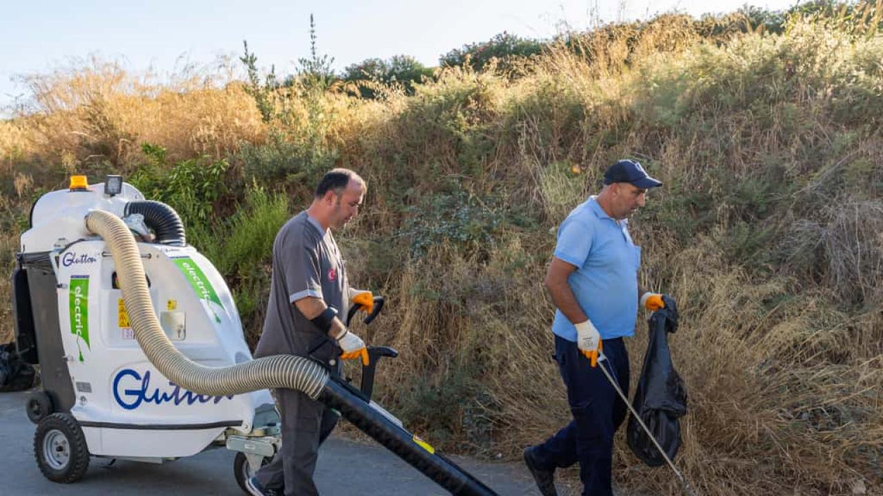 Başkan Özyiğit, vatandaşlarla birlikte çevre temizliği yaptı