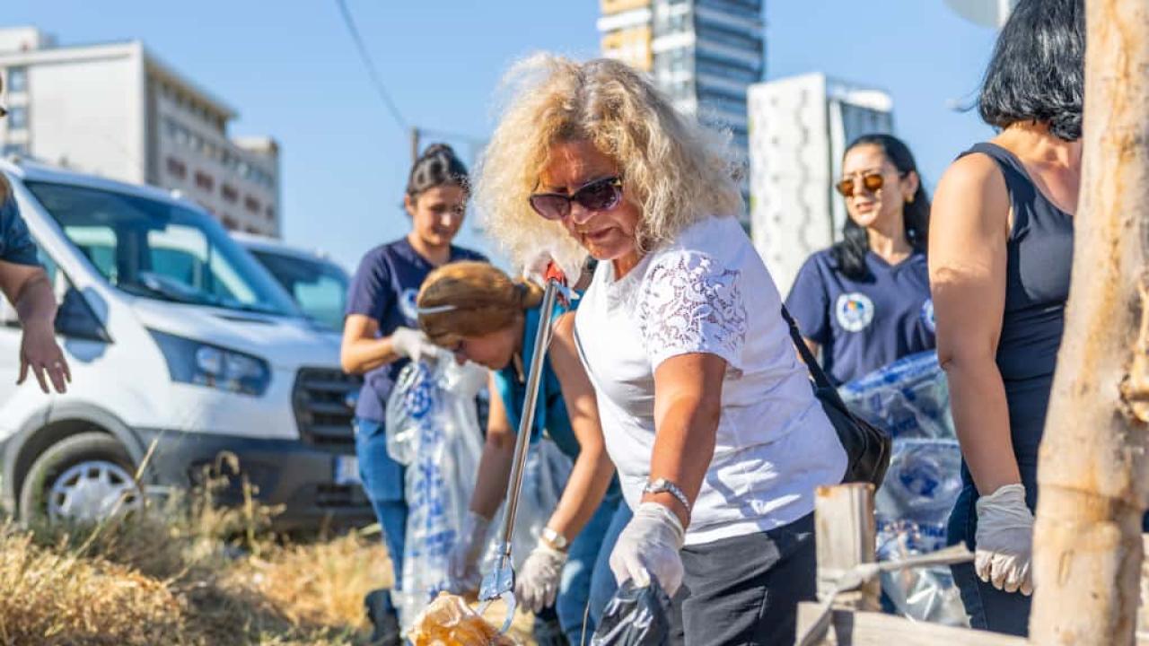 Başkan Özyiğit, vatandaşlarla birlikte çevre temizliği yaptı