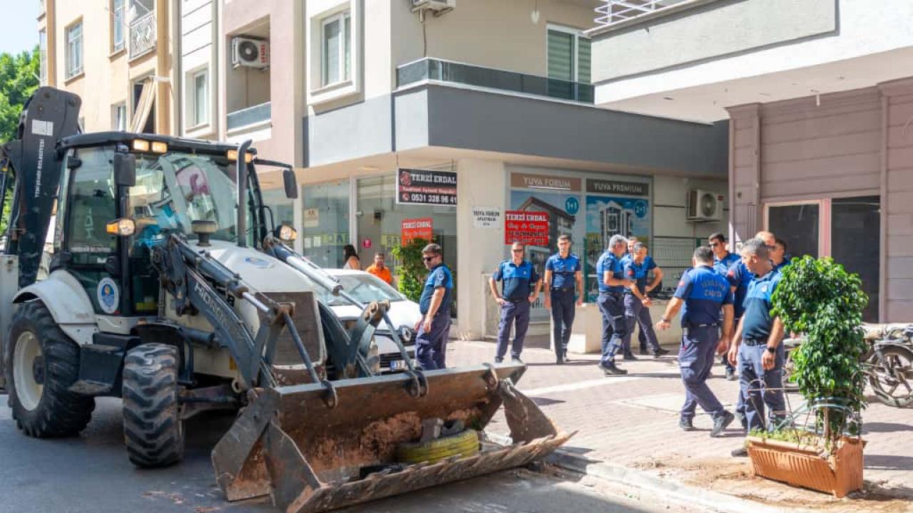 Yenişehir Belediyesi kaldırım ve yol işgali denetimlerini sürdürüyor