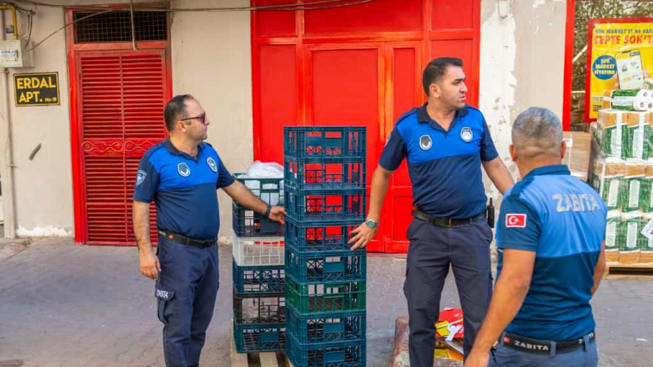 Yenişehir Belediyesi kaldırım ve yol işgali denetimlerini sürdürüyor