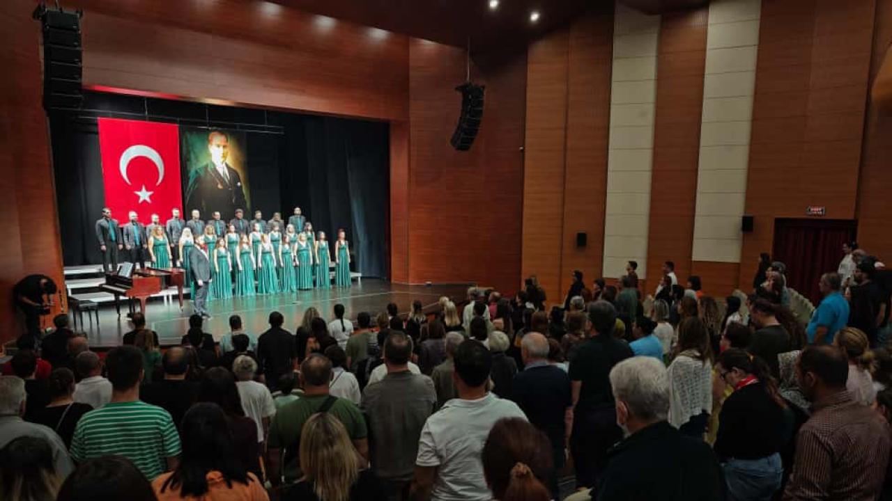 Yenişehir Belediyesinden coşkulu Cumhuriyet Konseri