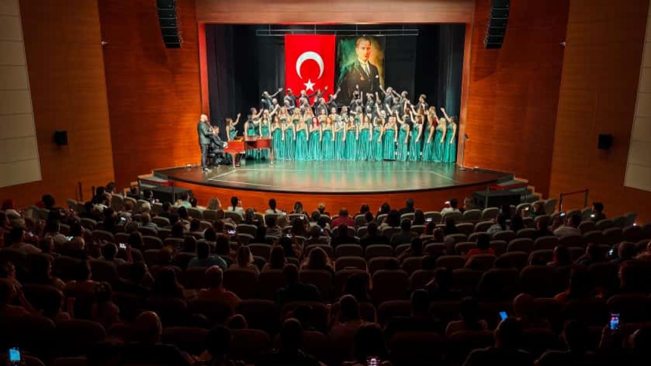 Yenişehir Belediyesinden coşkulu Cumhuriyet Konseri