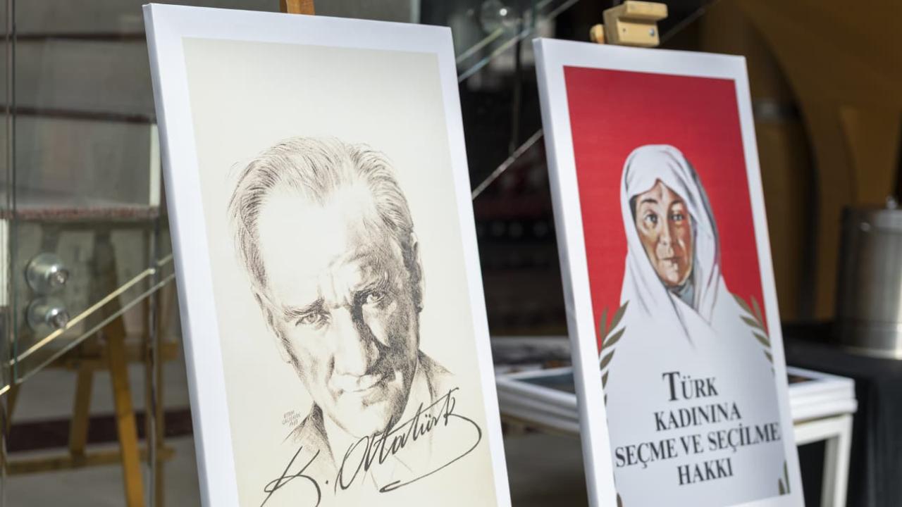 Yenişehir Belediyesinden “Etem Çalışkan ile Atatürk Yolculuğu” Sergisi