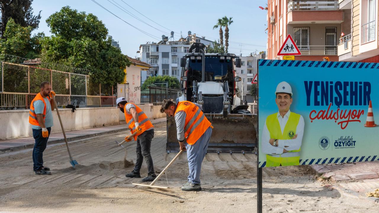 Yenişehir’de yol ve kaldırımlar yenileniyor