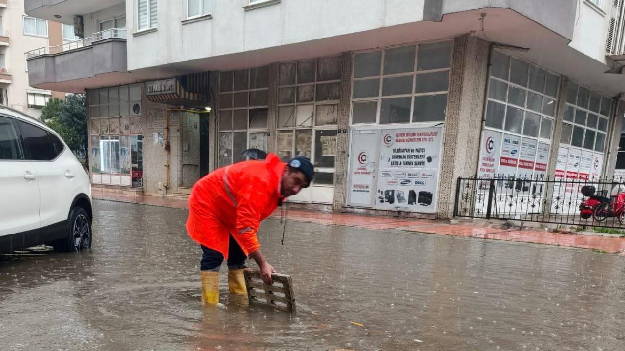 Yenişehir Belediyesi Yağışa Karşı Sahada: Merkez ve Kırsalda Eş Zamanlı Müdahale
