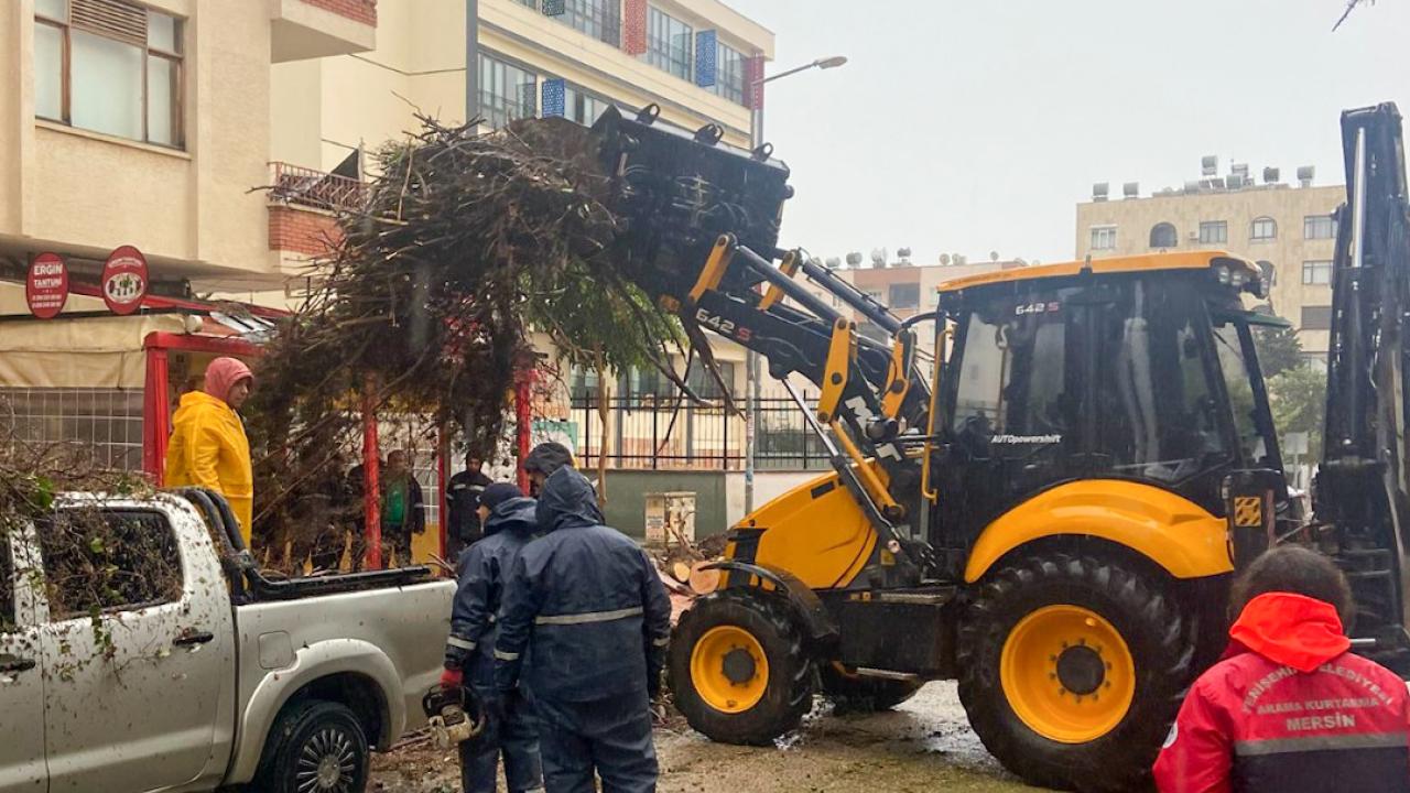 Yenişehir Belediyesi fırtınaya karşı seferber oldu!