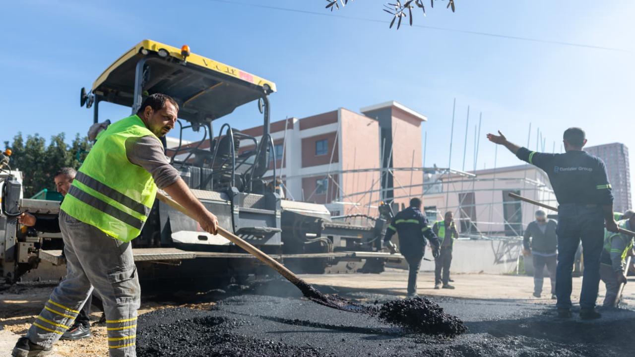 Yenişehir’de yollar yenileniyor, mahalleli gülüyor!