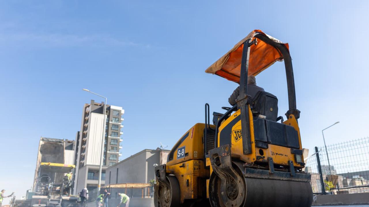 Yenişehir’de yollar yenileniyor, mahalleli gülüyor!