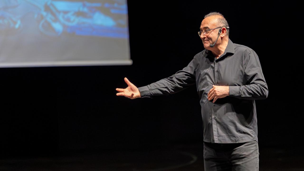 Sunay Akın'dan Yenişehir'e tam not