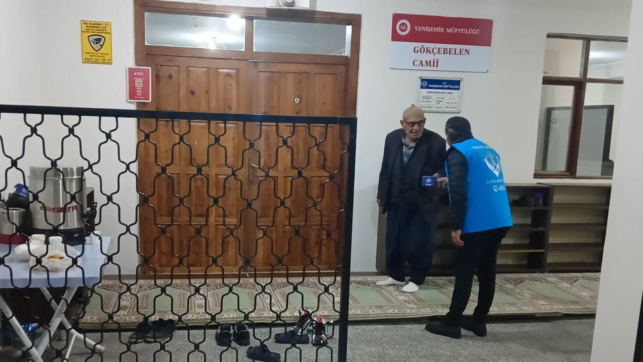 Yenişehir'de ​dualar semaya, ikramlar kalbe dokundu!Yenişehir'de ​dualar semaya, ikramlar kalbe dokundu!